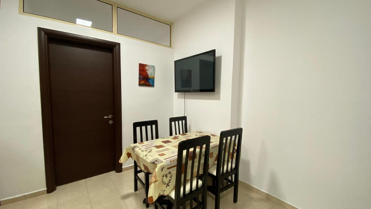 Lushnjë Anna'S Apartament מראה חיצוני תמונה