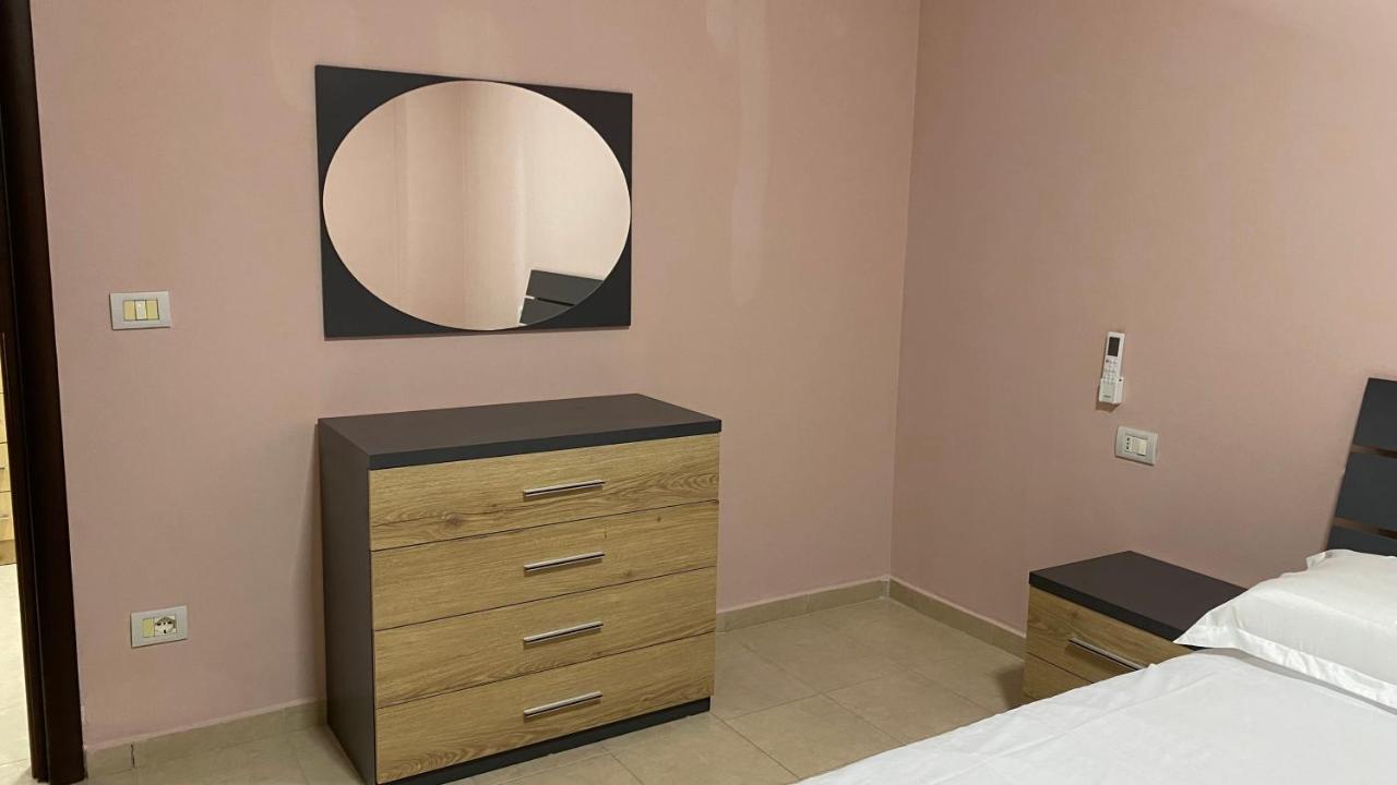 Lushnjë Anna'S Apartament מראה חיצוני תמונה