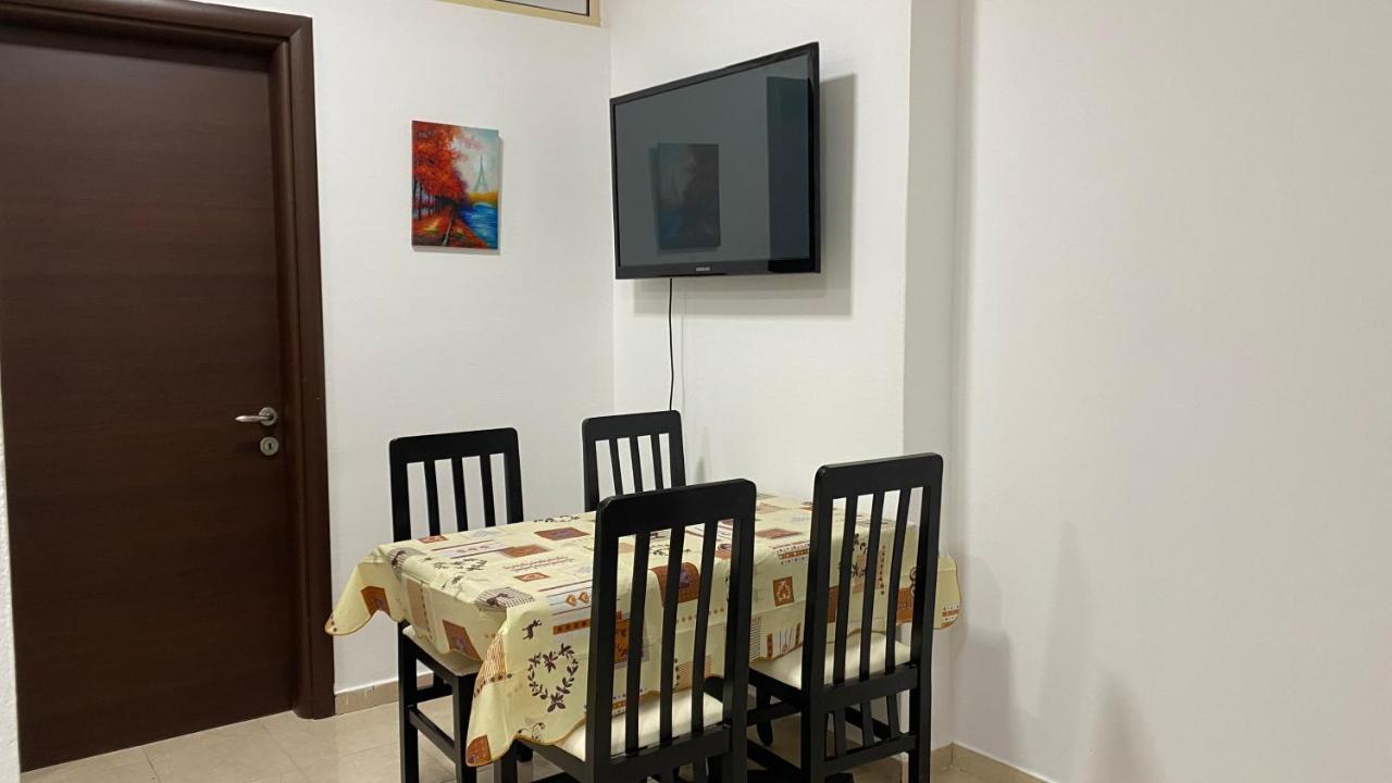 Lushnjë Anna'S Apartament מראה חיצוני תמונה