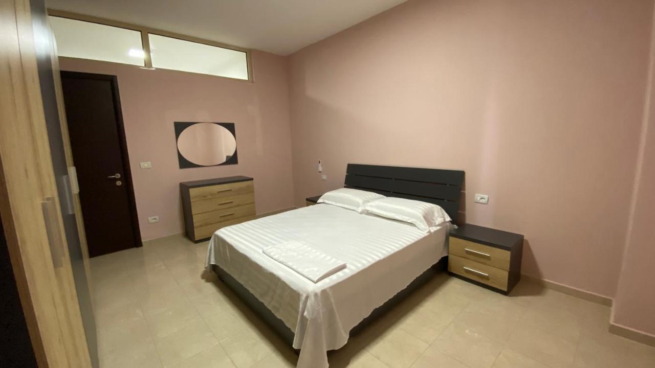 Lushnjë Anna'S Apartament מראה חיצוני תמונה